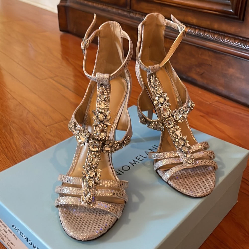 ⭐️Antonio Melanie bryana color chalk silver size 8 women’s heels dressy ⭐️ - Picture 2 of 7